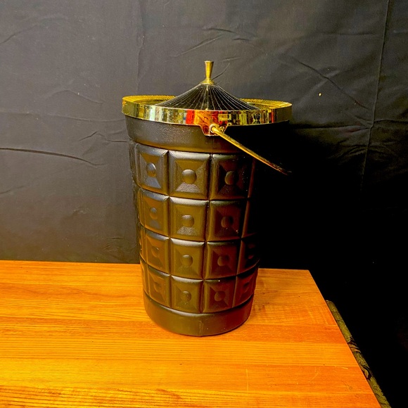 Vintage Lustro Ware MCM 1960’s Large Black Wine/Ice/Champagne Bucket - Picture 1 of 9